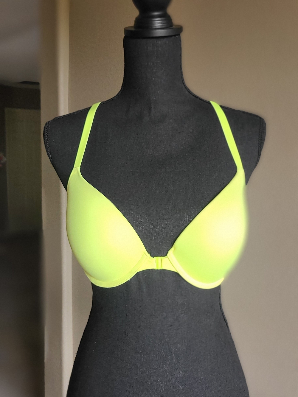 PINK Victoria's Secret Wear Everywhere Push-Up Bra Neon Yellow with Front-Close